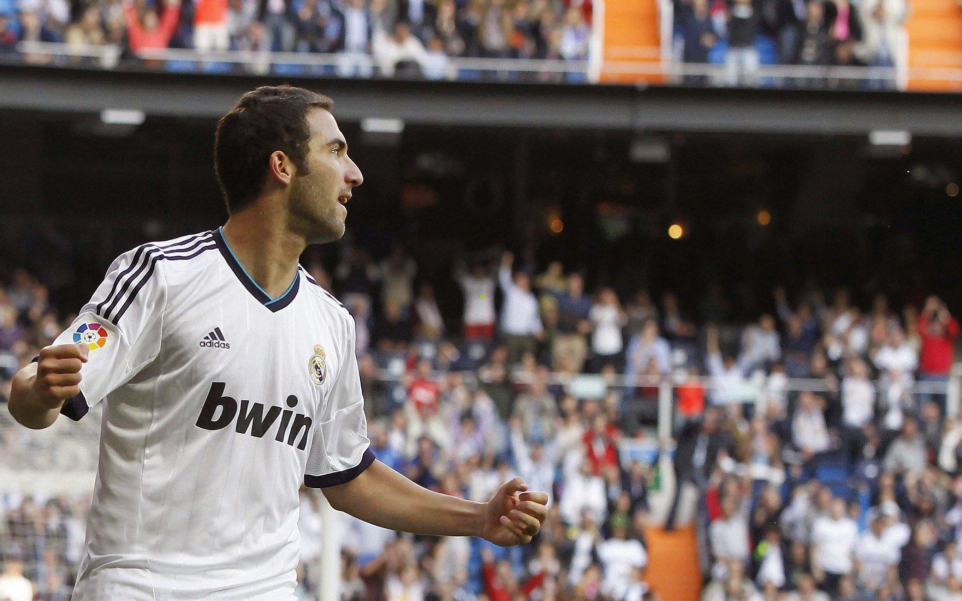 重磅交易终显威！刺头巨星轰37分率队挺进半决赛