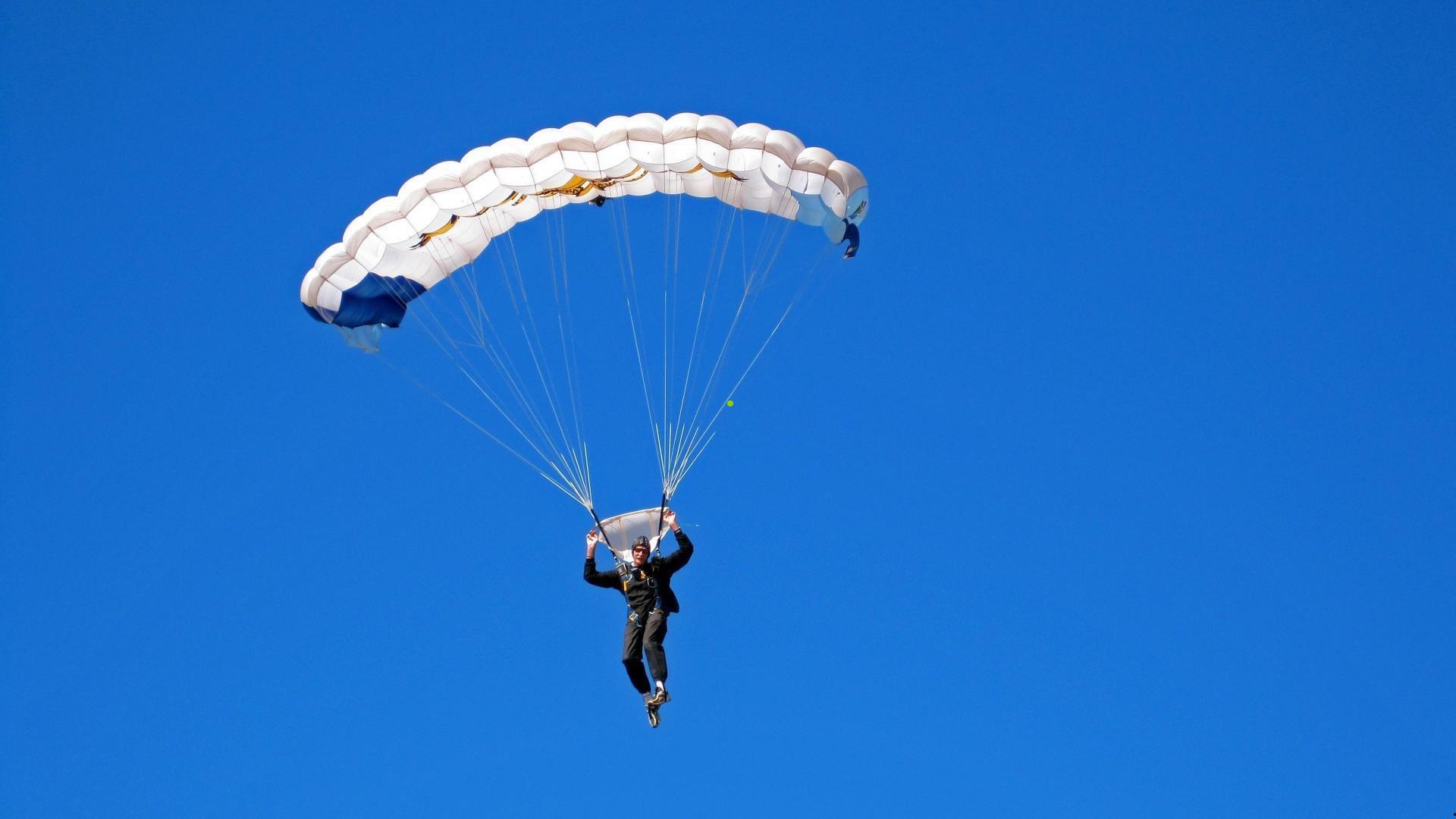 中超赛场现争议判罚 恩加德乌背后踢人染黄 高亨进果断处置平息风波