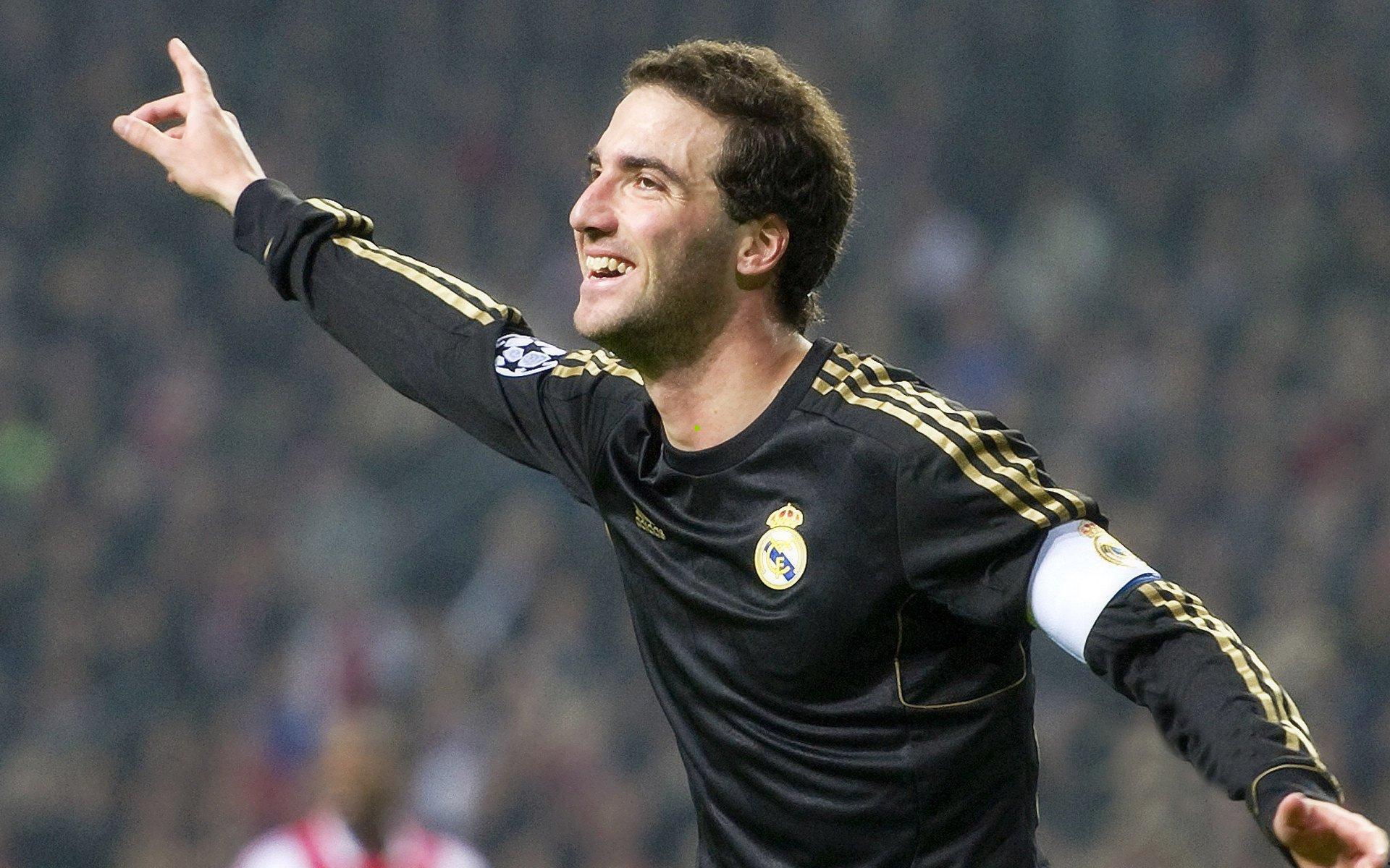 里昂主场2-0完胜巴塞尔，托利索闪击拔头筹，阿丰索-莫雷拉破门锁定胜局