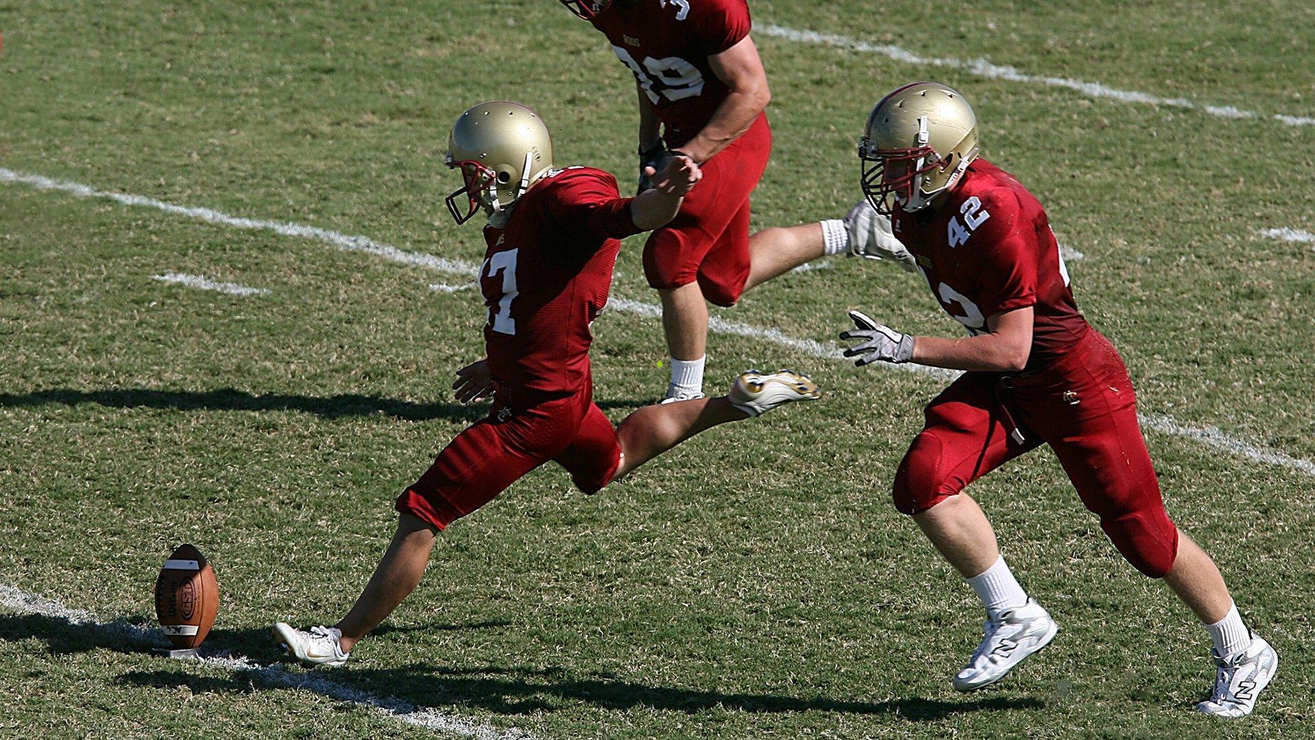 云南草根足球赛激情引爆半座县城 赛后杀牛宰羊共庆体育盛宴