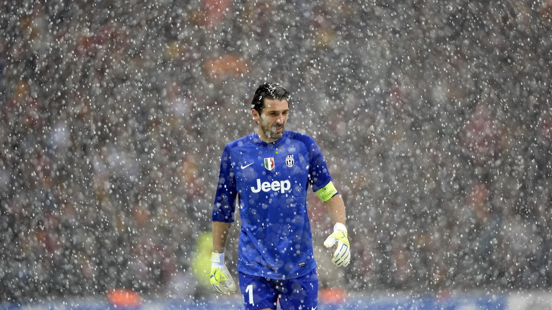 国奥香河集训遭暴雨侵袭，热身赛计划被迫搁浅，备战进程遇挑战